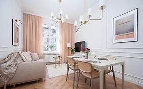 Discover Krakow Apartments - 3 Rakowicka St - Classic Apartments Near Main Station - Netflix